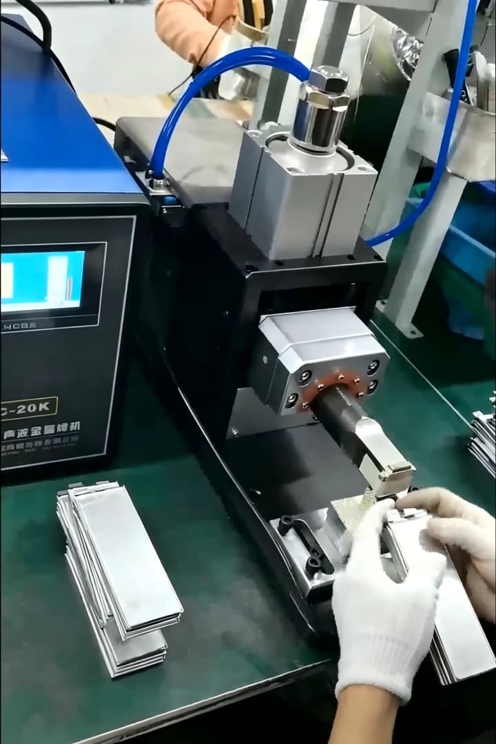 ultrasonic welding machine